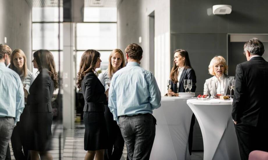 W jaki sposób firmy organizujące eventy wspierają budowanie relacji biznesowych?