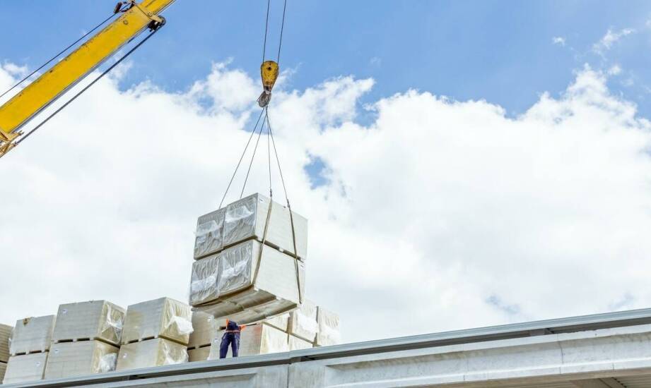 Mini żuraw jako kluczowy element logistyki na placu budowy