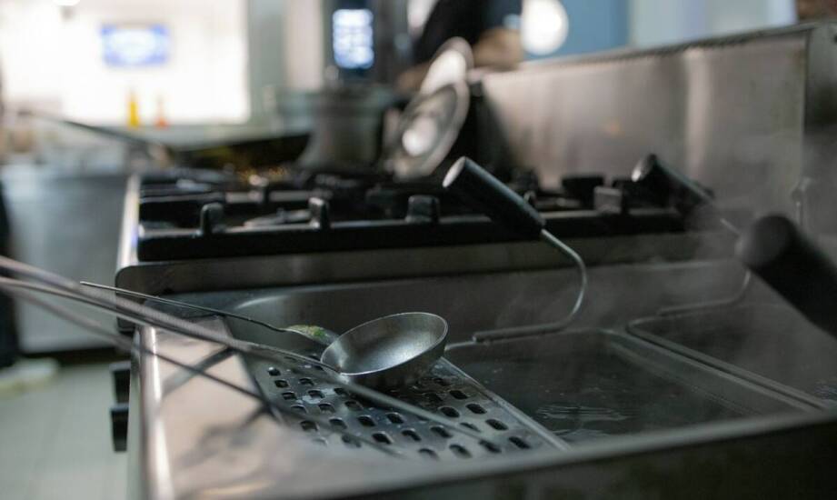 Poradnik użytkownika: Jak poprawnie obsługiwać elektryczną kotleciarkę?