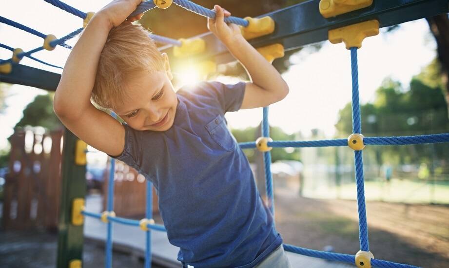 Jak dziecięca wieża wspinaczkowa wpływa na ich rozwój fizyczny?