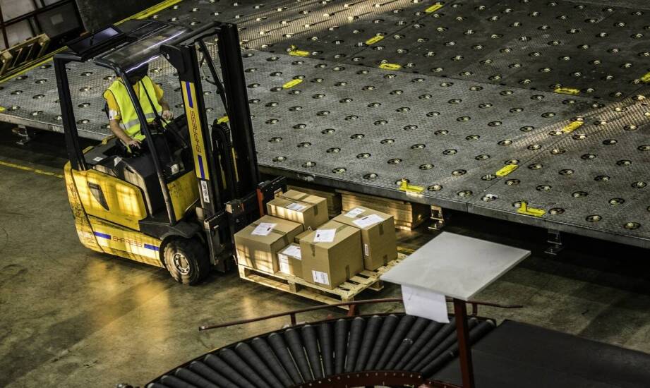 Jakie są kluczowe etapy procesu rozładunku prasy?