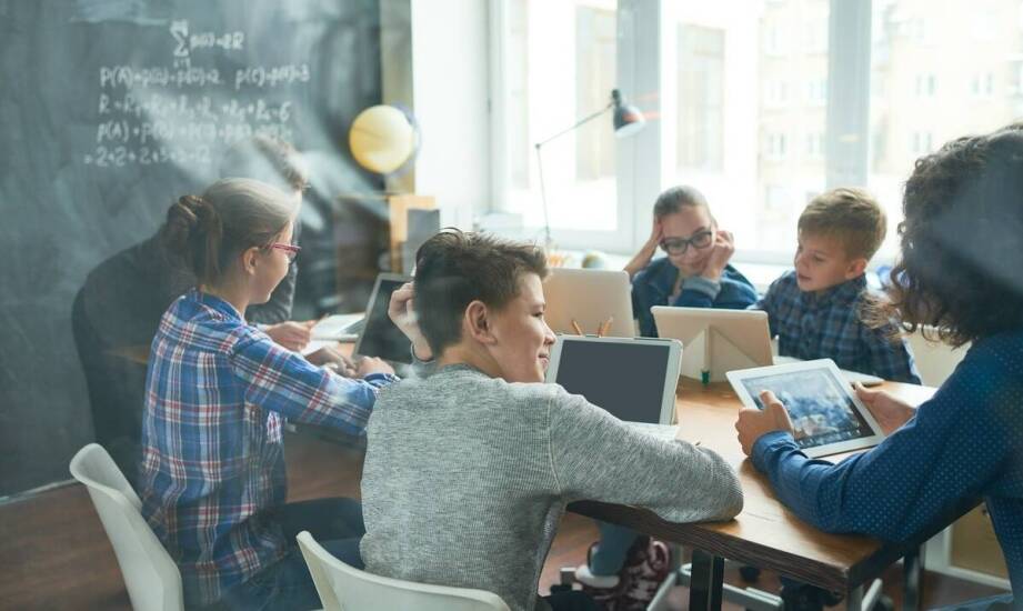 Jak uczelnia w Łomży wykorzystuje nowoczesne technologie do edukacji?