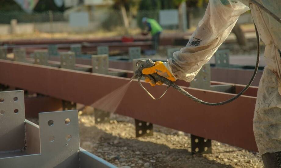Jak skutecznie zabezpieczyć konstrukcje przed ogniem?