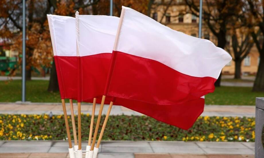 Jakie są zalety posiadania kompletu różnych flag w różnych rozmiarach?