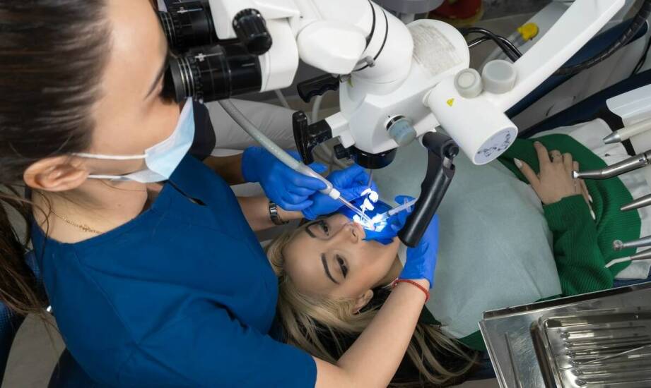 Jakie są najnowsze metody chirurgicznego leczenia stosowane przez stomatologa?