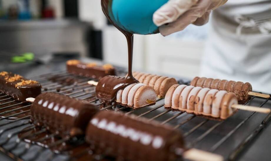 Nowoczesne techniki wykorzystania płynnych aromatów w cukiernictwie
