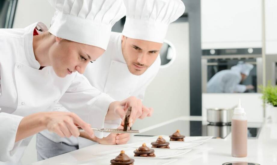 Wpływ syntetycznych aromatyzujących substancji na smak deserów