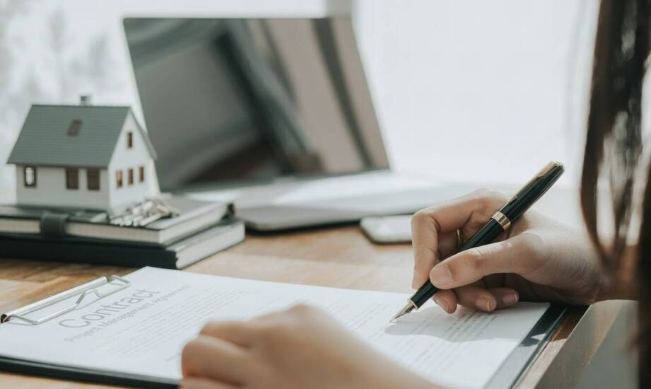 Jakie dokumenty są potrzebne do sporządzenia umowy sprzedaży przy notariuszu?