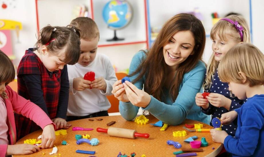 Jakie korzyści płyną z organizacji tematycznych warsztatów dla dzieci?