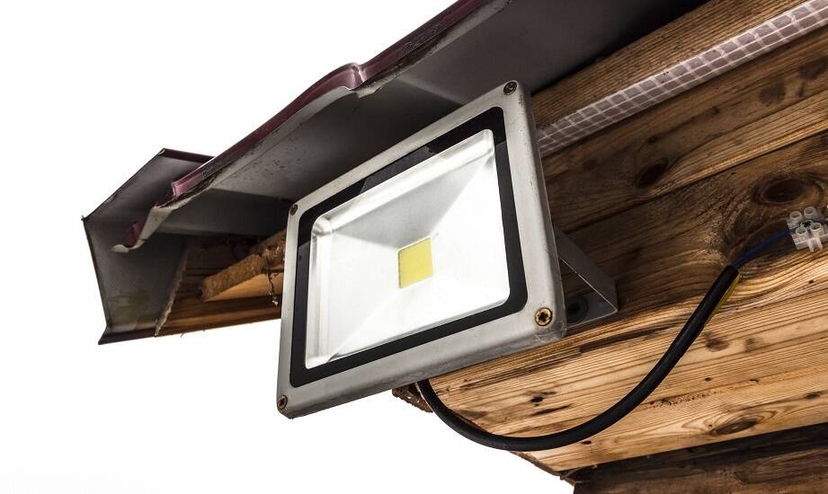 Zewnętrzne halogeny LEDowe a ekologia – jak wpływają na środowisko?