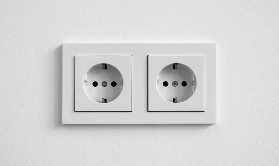 Elektryczne gniazdka z uziemieniem – dlaczego są niezbędne w każdym domu?