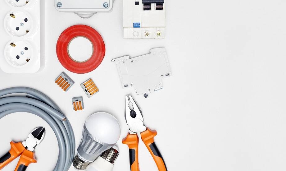 Zasilanie i osprzęt – co oferuje online sklep elektroniczny?