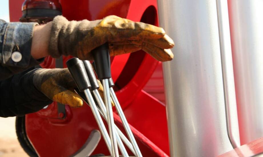 Najlepsze praktyki instalacji nowych lemieszy w pługach.