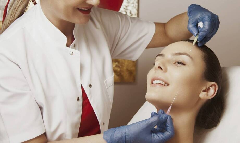 Jak odpowiednio nawilżać skórę po estetycznych zabiegach?