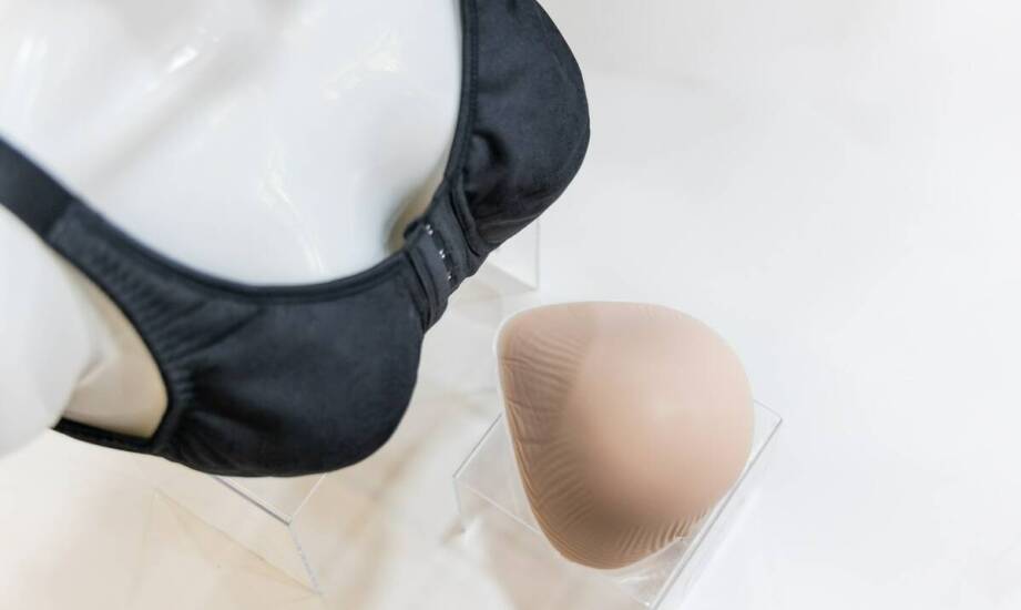 Jakie korzyści dla zdrowia przynoszą protetyczne biustonosze dla kobiet po mastektomii?