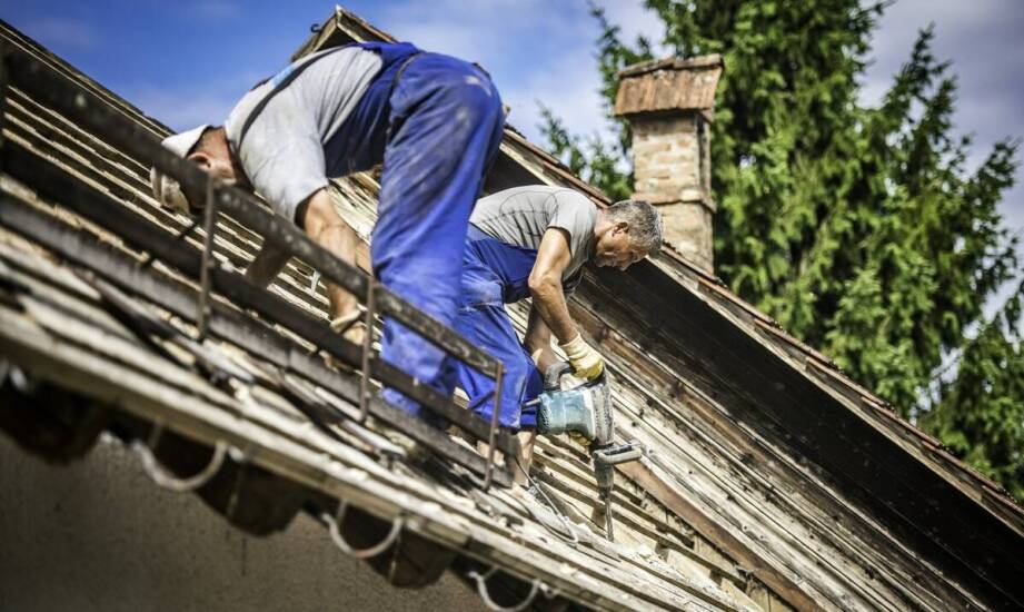 Renowacja dachów: jakie kroki podjąć, aby uniknąć problemów w przyszłości?