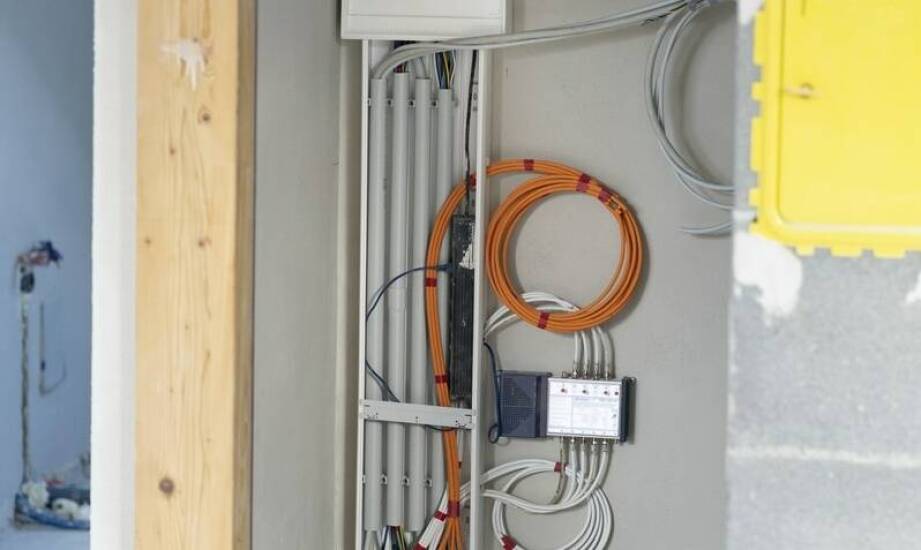 Systemy antenowe a wzmacnianie sygnału GSM w budynkach publicznej użyteczności