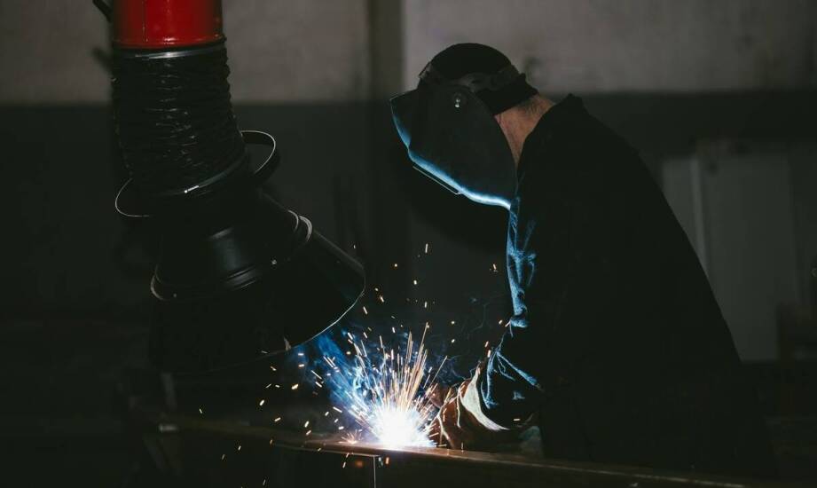 Spawanie i laserowe wycinanie – synergiczne zastosowanie w metalowej branży