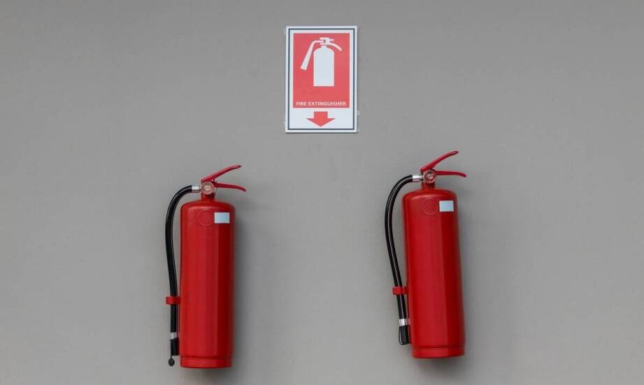 W jaki sposób gaśnice wpływają na bezpieczeństwo przeciwpożarowe w miejscach publicznych?