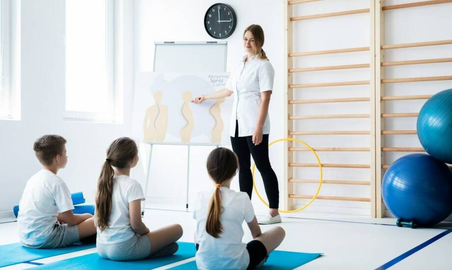 Jak korekcyjna gimnastyka wspiera rozwój dzieci z wadami postawy