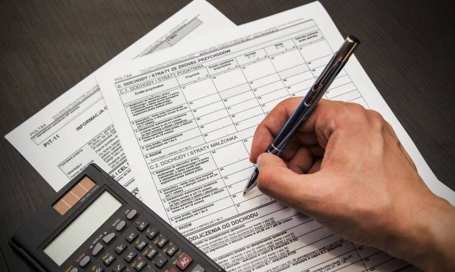 Jakie są obowiązki przedsiębiorcy korzystającego z księgowości uproszczonej?