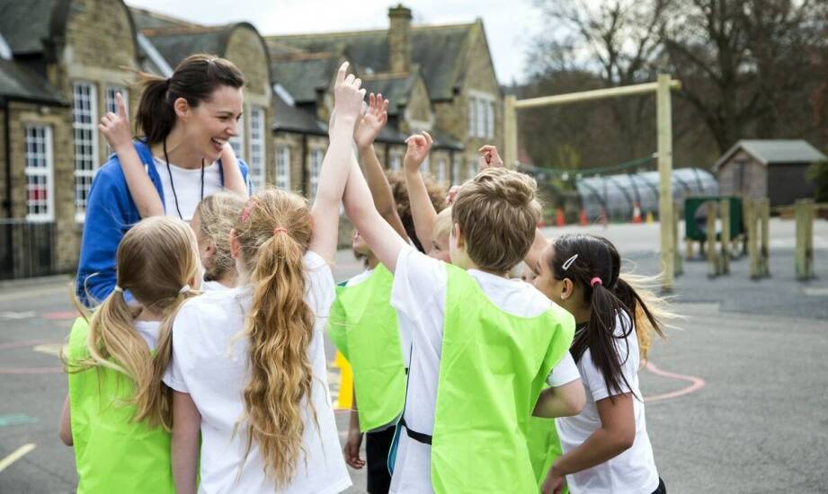 Warsztaty team building dla rozwoju umiejętności przywódczych w grupach dziecięcych