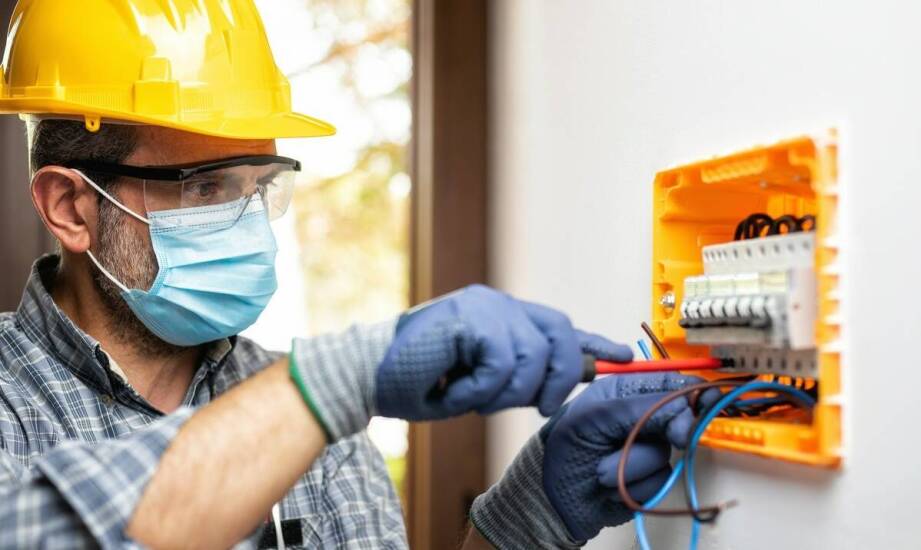 Wyzwania związane z montażem elektrycznych instalacji w nowych jednorodzinnych budynkach