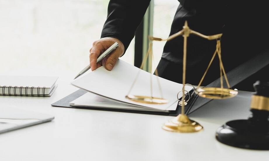 Wsparcie adwokata dla podejrzanego o podatkowe oszustwo