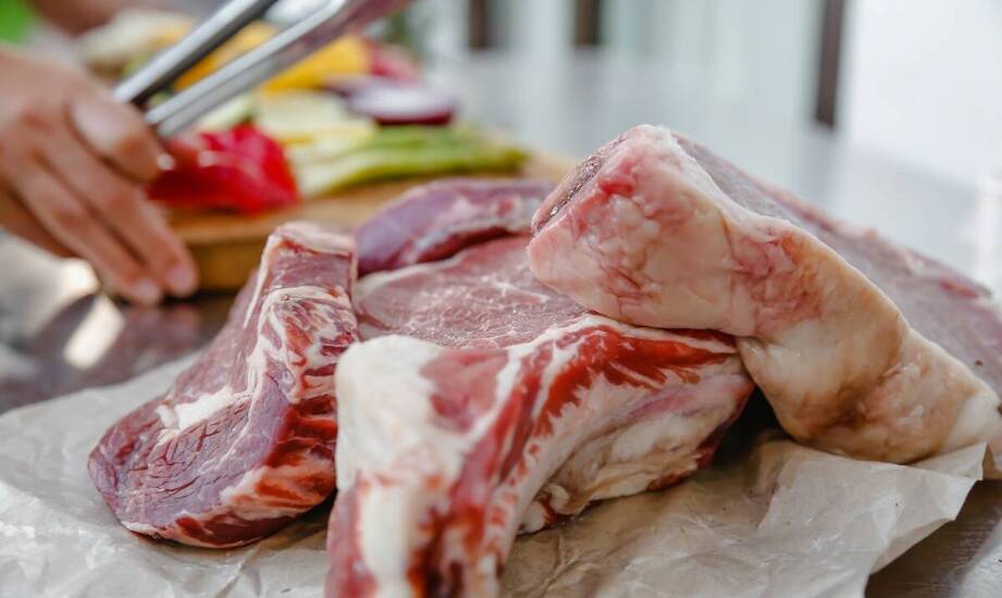 How to prepare pork lip for further technological processing?