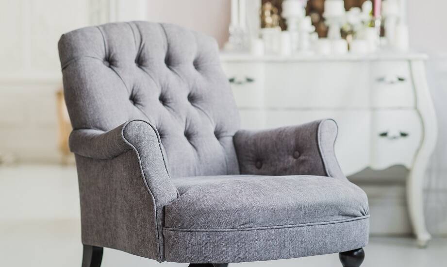 Jak nowoczesne technologie wpływają na jakość tapicerowanych polskich krzeseł?