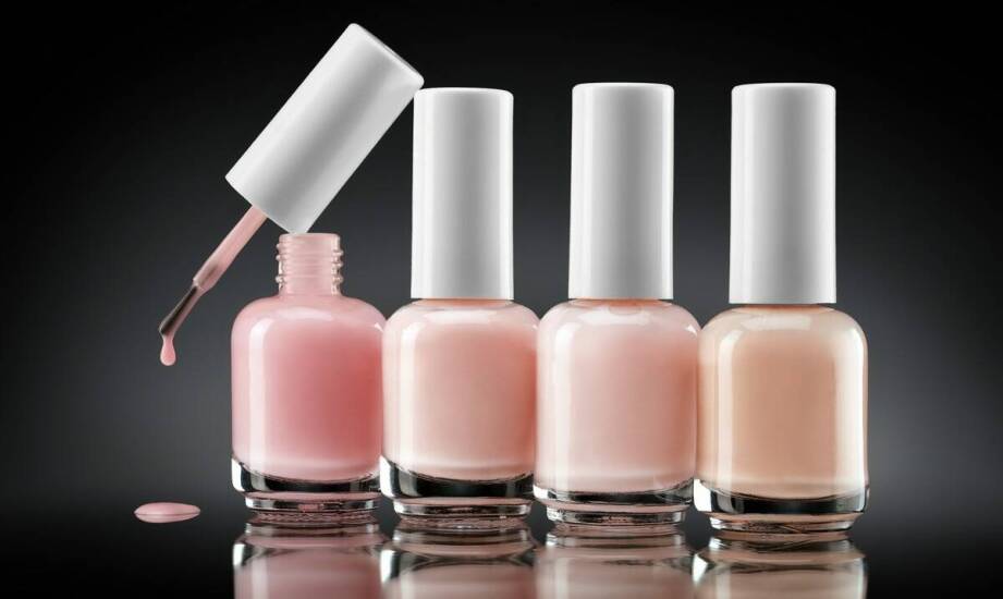 Różnice między bazami do paznokci do użytku domowego i profesjonalnego