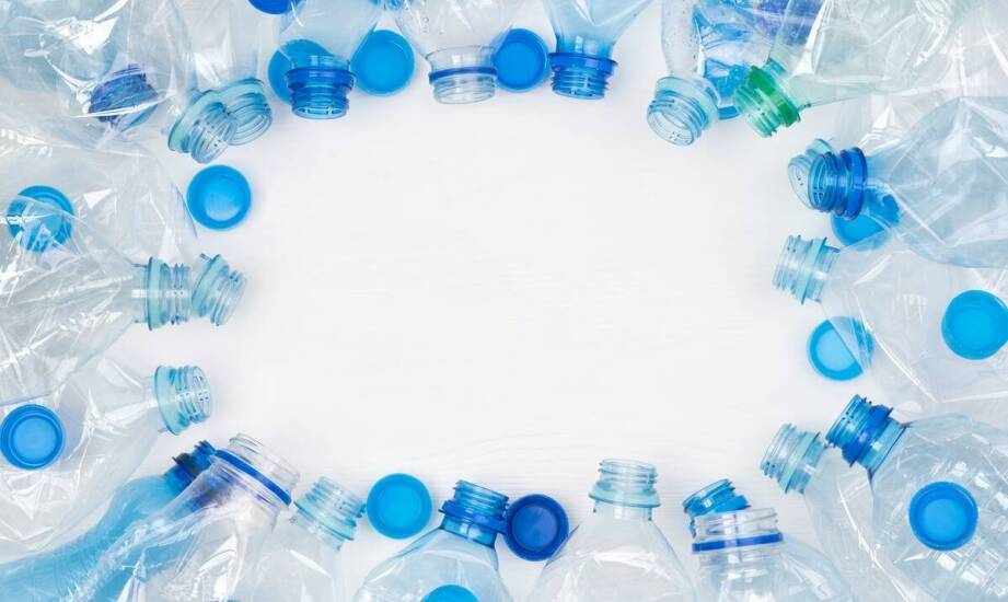 Butelkowana woda jako element walki z plastikiem – co warto wiedzieć?