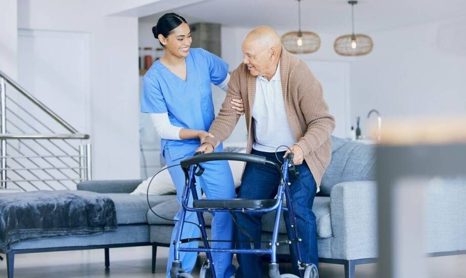 Jakie są korzyści z ciągłej opieki dla starszych osób w ich codziennym życiu?