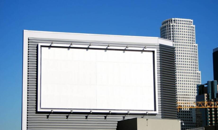 Kluczowe aspekty estetycznego projektowania tablic reklamowych