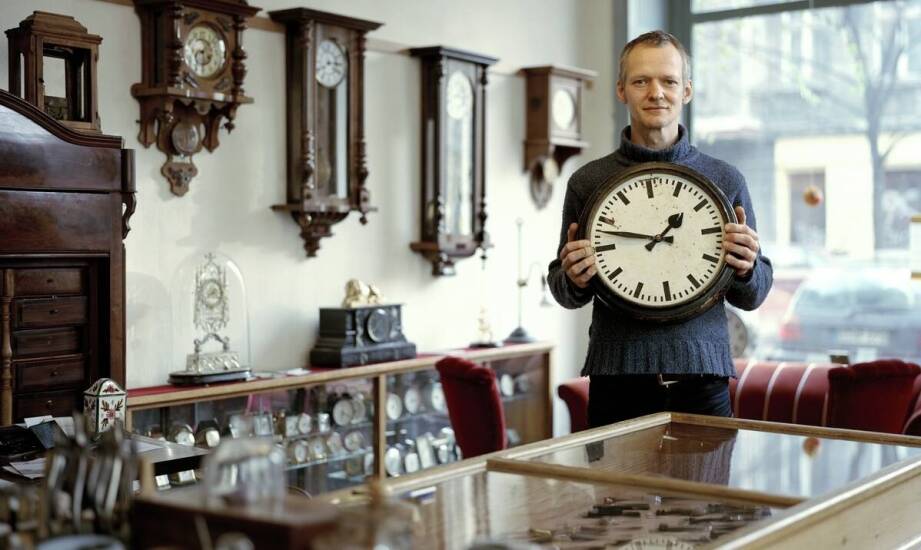 Jakie korzyści płyną z wyboru lombardu jako miejsca do sprzedaży antyków?