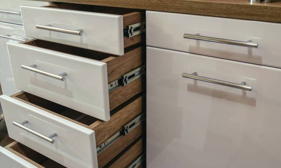 Dlaczego warto wybrać lokalne studio kuchennych mebli do realizacji projektu?