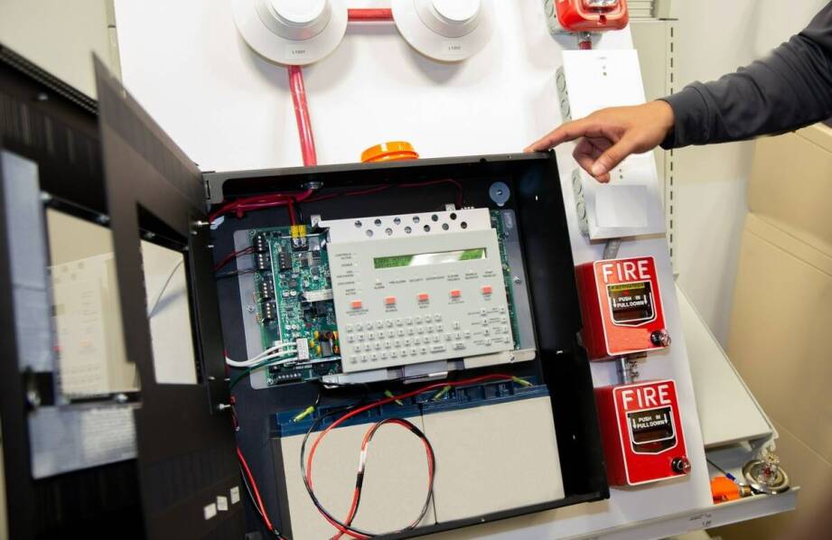 Jak integracja systemu sygnalizacji pożaru z innymi systemami bezpieczeństwa podnosi poziom ochrony?