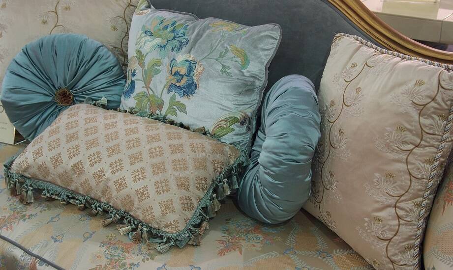 Czy frędzlowe poszewki pasują do minimalistycznych wnętrz?