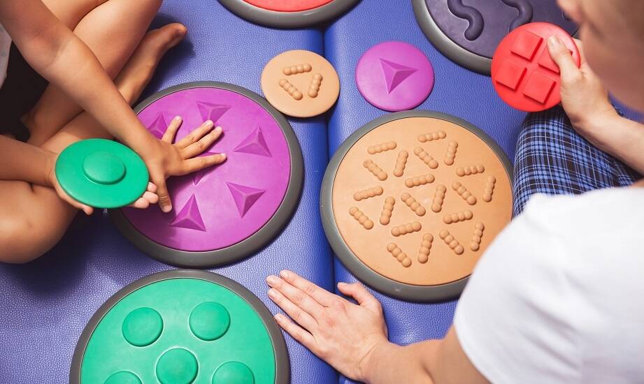 Jakie wyzwania mogą napotkać dzieci z zaburzeniami sensorycznej integracji?