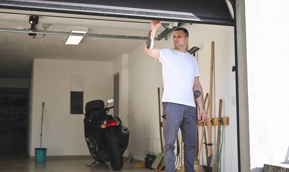 Zalety ocieplanego garażu na motocykle i jego dodatkowe funkcje