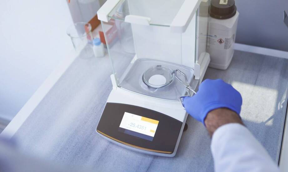 Precyzja pomiarów w laboratoriach badawczych a wagi laboratoryjne