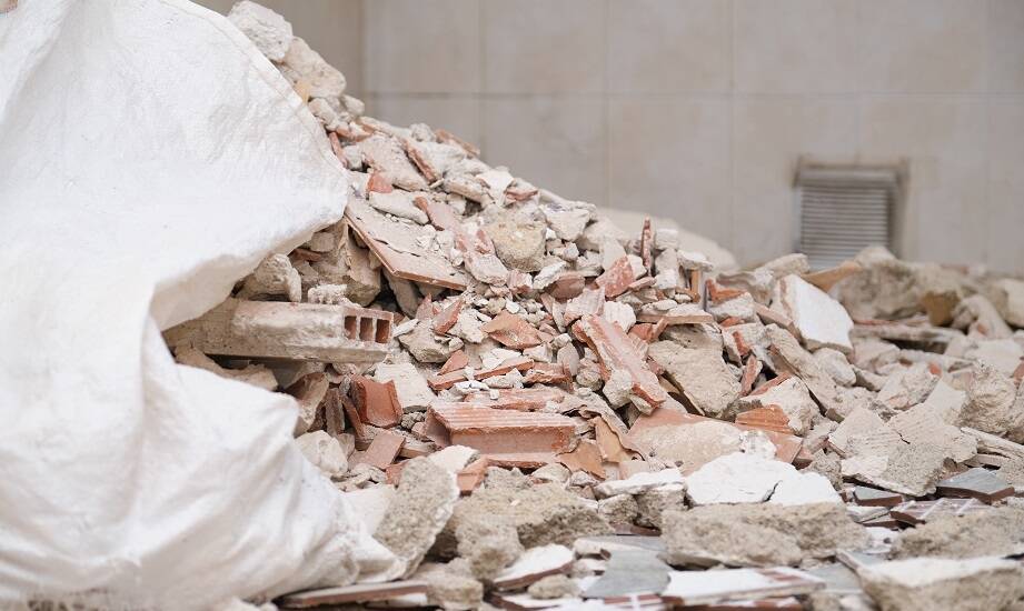 Jak sprawnie pozbyć się odpadów po remoncie domu lub mieszkania?