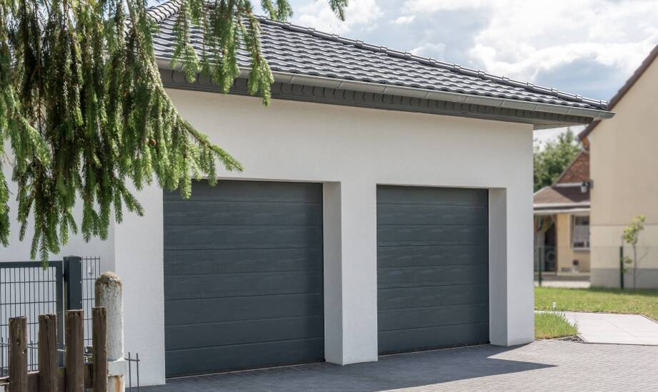 Jakie aspekty należy uwzględnić przy wyborze tynkowanego garażu blaszanego?