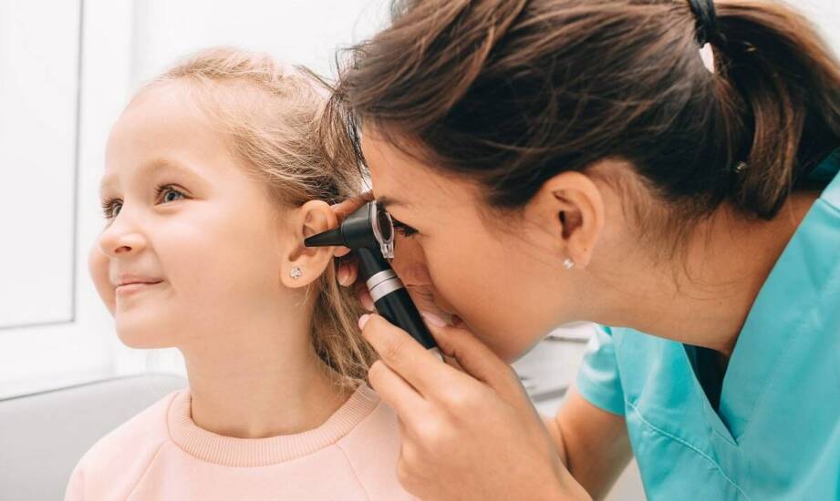 Jak laryngolog w Warszawie może pomóc przy niedosłuchu u dzieci?