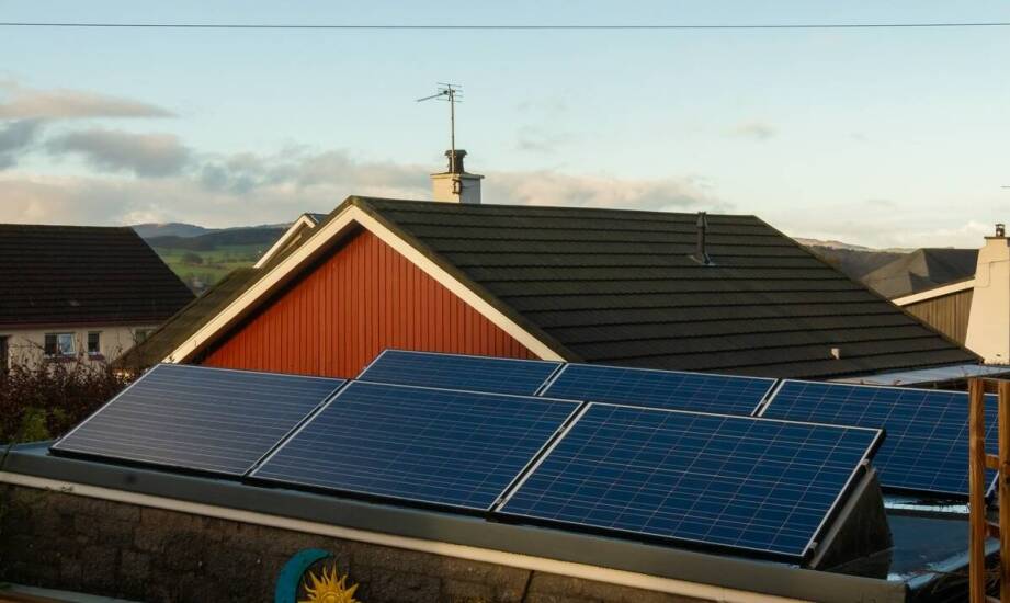 Jak fotowoltaiczne panele wpływają na wartość nieruchomości?