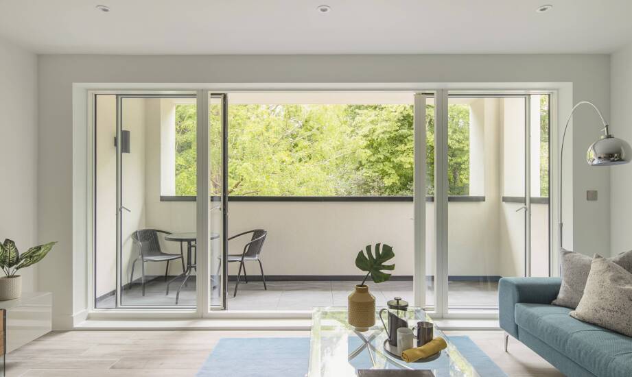 Wybór przesuwnych drzwi dla małych mieszkań – co warto wiedzieć?