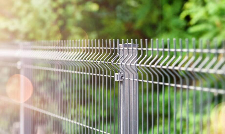 Jak ogrodzeniowa siatka może wpłynąć na estetykę przestrzeni?