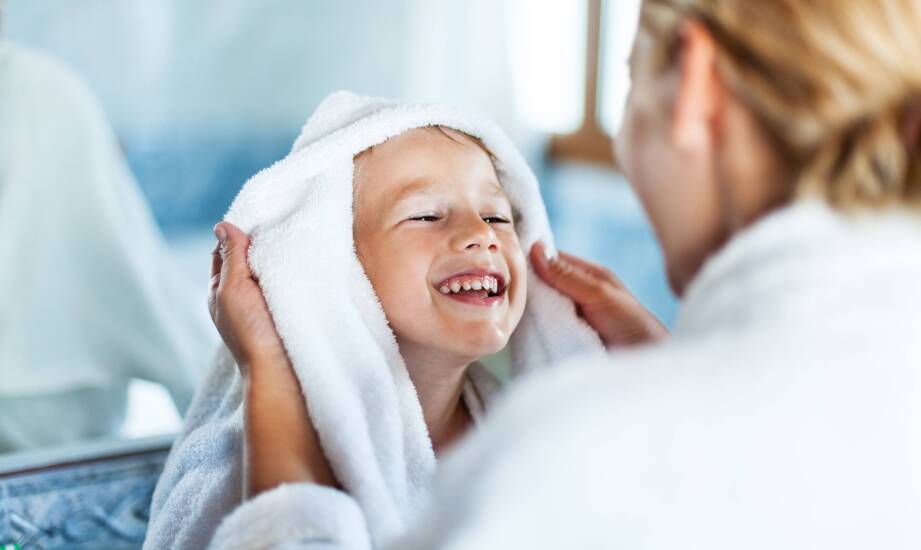 Jakie innowacyjne rozwiązania oferują nowoczesne kąpielowe poncha dla dzieci?