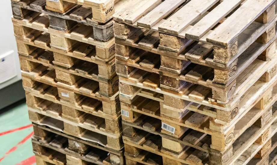 Was zeichnet Holzpaletten für Fässer aus?