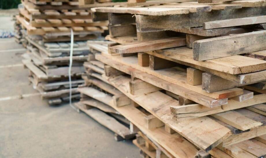 Welche Vorteile bietet die Verwendung von ökologischen Materialien bei der Produktion von Einwegpaletten?